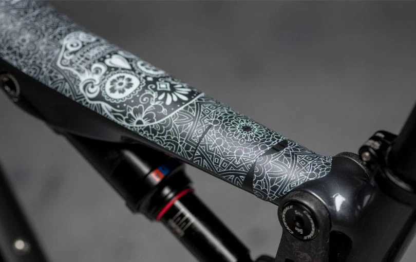 Dyedbro Kit De Protection Du Cadre - Día De Muertos - Blanc Mat 5 Dyedbro Kit De Protection Du Cadre - Día De Muertos - Blanc Mat – Image 3