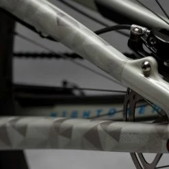 Dyedbro Kit De Protection Du Cadre - Géométrique 11 Dyedbro Kit De Protection Du Cadre - Géométrique -Vélos Soldes 05 DBF11139