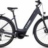 Cube Touring Hybrid ONE 500 Grey N White Vélo Trekking électrique Col De Cygne -Vélos Soldes 631051E Cube Touring Hybrid ONE 500 grey n white 2023 E Bike Trekkingrad Tiefeinsteiger 0 1280x1280