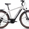 Cube Touring Hybrid Pro 625 Pearlysilver N Black Vélo Trekking électrique Homme 1 Cube Touring Hybrid Pro 625 Pearlysilver N Black Vélo Trekking électrique Homme -Vélos Soldes 631112 Cube Touring Hybrid Pro 625 pearlysilver n black 2023 E Bike Trekkingrad Herren 0 1280x1280 2