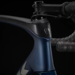 Domane SL 6 ETap Satin Dark Aquatic/Satin Trek Black 19 Domane SL 6 ETap Satin Dark Aquatic/Satin Trek Black -Vélos Soldes DomaneSL6eTap 22 35028 B Alt4