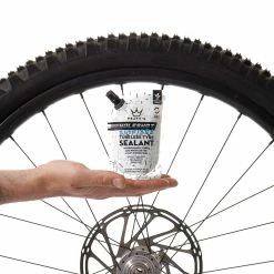 Peaty's Holeshot BioFibre Tubeless Tyre Sealant - 120 Ml 7 Peaty's Holeshot BioFibre Tubeless Tyre Sealant - 120 Ml -Vélos Soldes Holeshot Trailpouch scaled